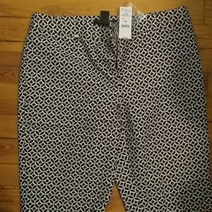 2 pairs brand-new shorts size 4 white/black house